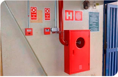 Abrigos de Mangueira Chapa e Fibra